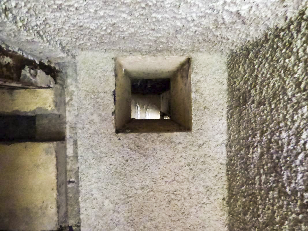 Ligne Maginot - A116 - LES ANORELLES - (Blockhaus pour canon) - Couloir d'entrée - Conduit d'aération - JMBrams
