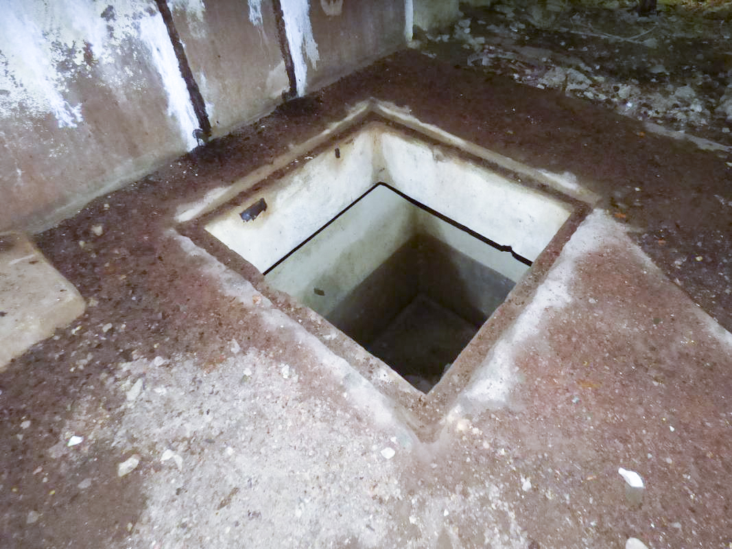 Ligne Maginot - A116 - LES ANORELLES - (Blockhaus pour canon) - Accès au niveau inférieur - JMBrams
