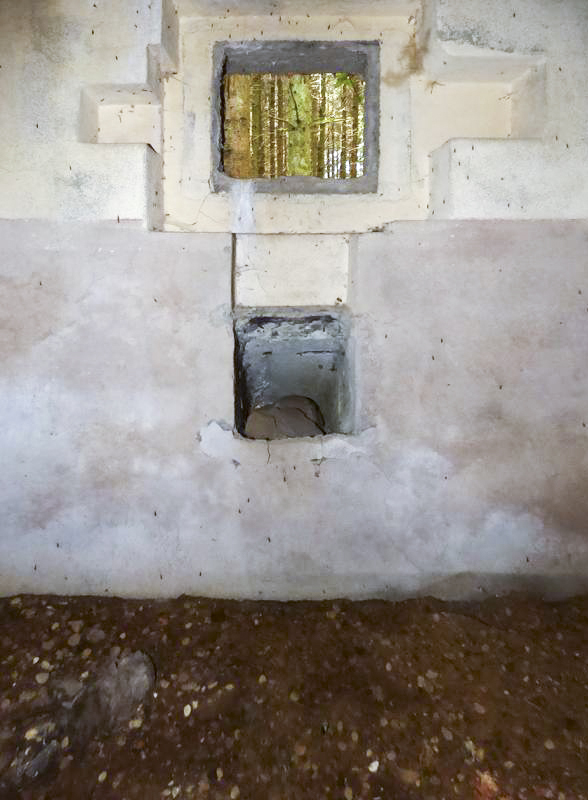 Ligne Maginot - A116 - LES ANORELLES - (Blockhaus pour canon) - La chambre de tir - Embrasure latérale - JMBrams