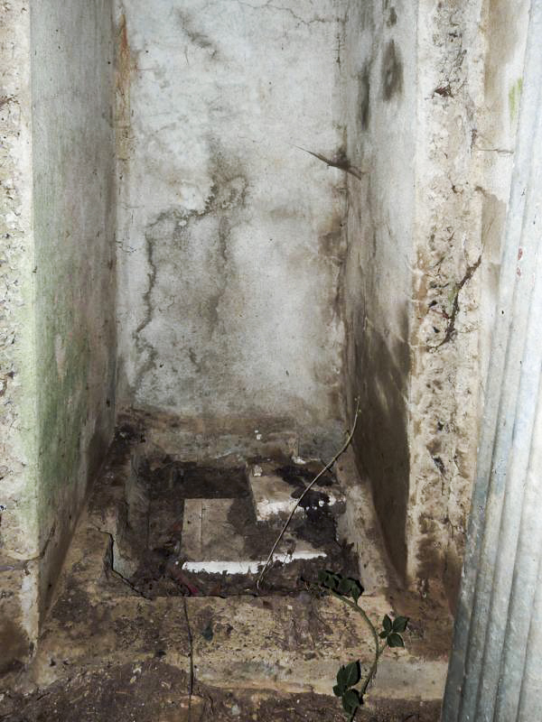 Ligne Maginot - A118 - CHAPELLE BLANCHE - (Blockhaus pour canon) - Latrines - JMBrams