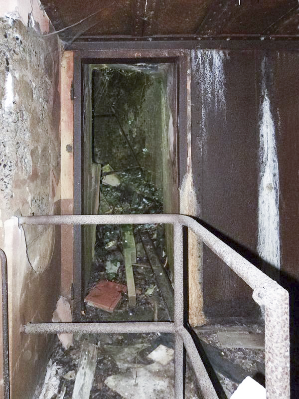 Ligne Maginot - A118 - CHAPELLE BLANCHE - (Blockhaus pour canon) - Puits GFM et trappe hommes - JMBrams