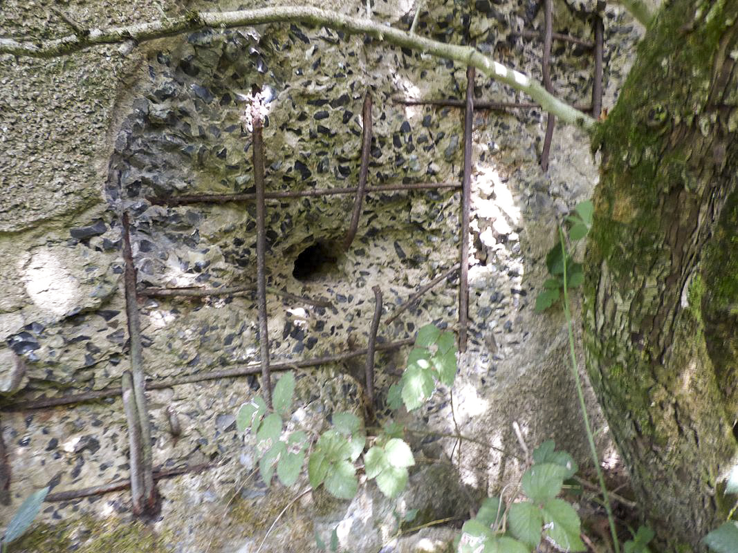 Ligne Maginot - B818 - LA TAILLE LAMBEAUX - (Blockhaus pour canon) - Le flanquement droit
L'impact d'un projectile tiré de l'extérieur - JMBrams