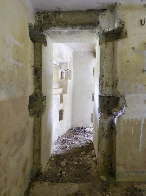 Ligne Maginot - B818 - LA TAILLE LAMBEAUX - (Blockhaus pour canon) - Le couloir de l'entrée des hommes - JMBrams