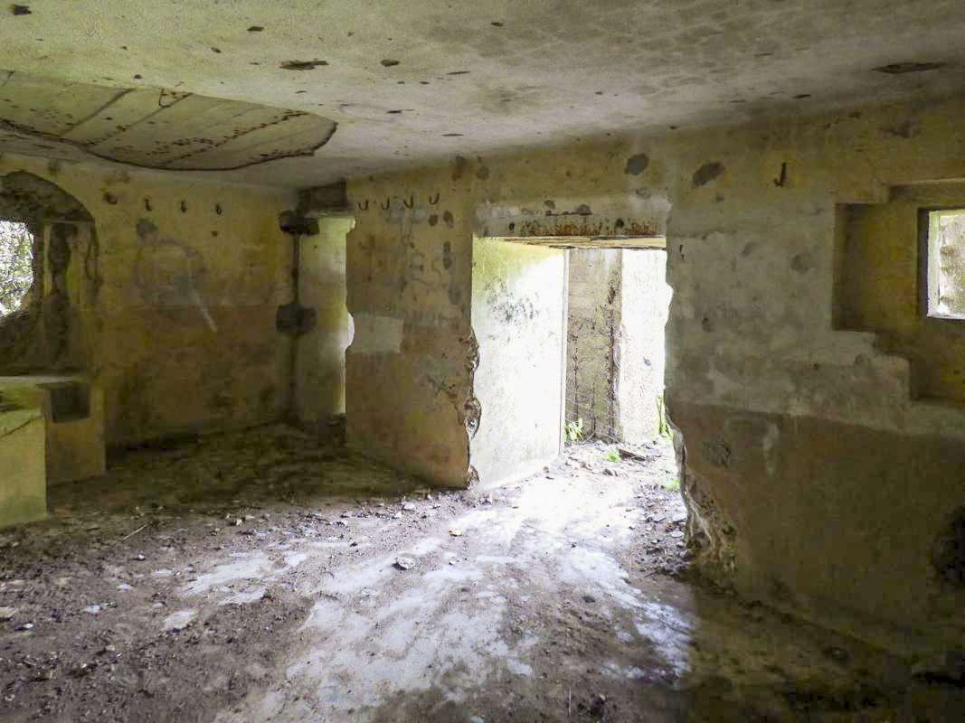 Ligne Maginot - B818 - LA TAILLE LAMBEAUX - (Blockhaus pour canon) - Vue intérieure des entrées et de leur environnement - JMBrams