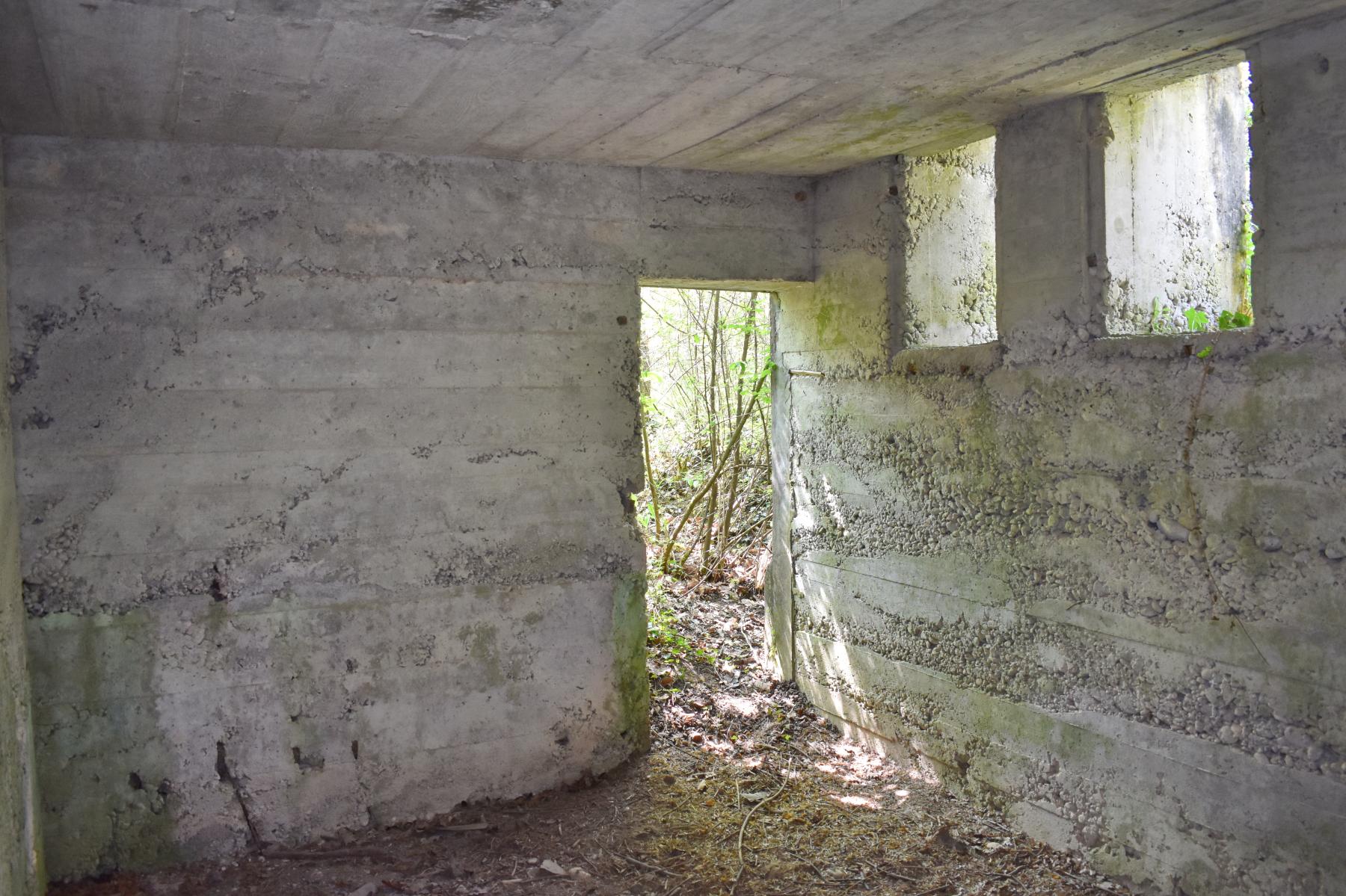 Ligne Maginot - BOIS DE DESSENHEIM SUD-OUEST 6 - (PC) - Salle sud vue vers l'entrée  - Daniel Froehly