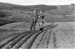 Ligne Maginot - HOCHWALD - (Ouvrage d'artillerie) - Plantations sur les avants de l'ouvrage, coté ouest
Le Lt Simon