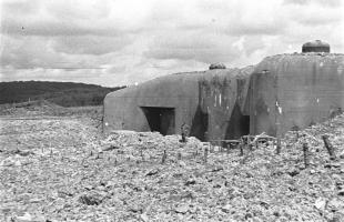 Ligne Maginot - HOCHWALD - (Ouvrage d'artillerie) - Bloc 12
Casemate d'artillerie
Les abords du bloc après les combats