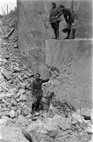 Ligne Maginot - HOCHWALD - (Ouvrage d'artillerie) - Bloc 12
Casemate d'artillerie
Les abords du bloc après les combats
Cne Roy - Lt Simon - Dentiste More ?