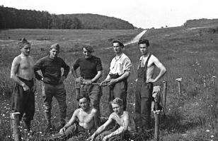 Ligne Maginot - HOCHWALD - (Ouvrage d'artillerie) - Travaux extérieurs
Mise en place d'un réseau de barbelés