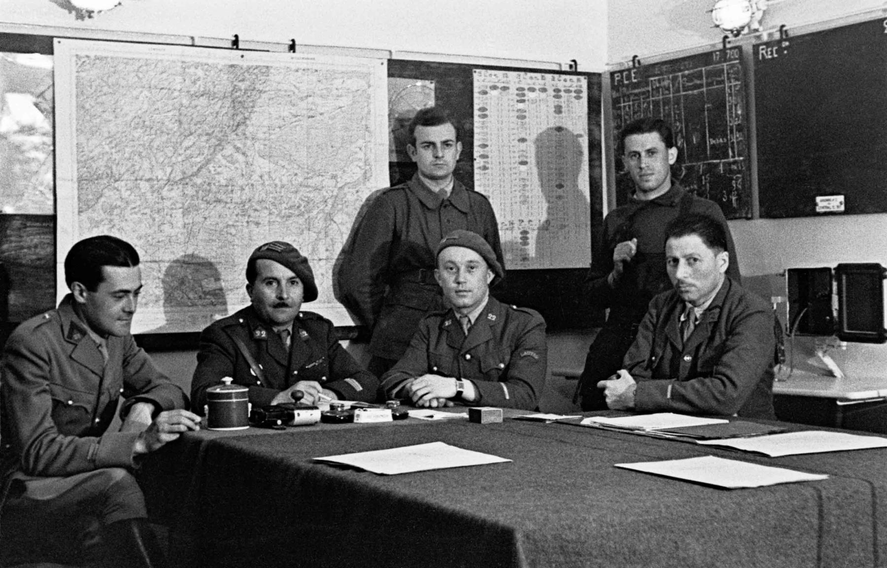 Ligne Maginot - HOCHWALD - (Ouvrage d'artillerie) - Le PCI
Lt Weisè,, Cne Roy, SLT Haas, ? - Inconnu