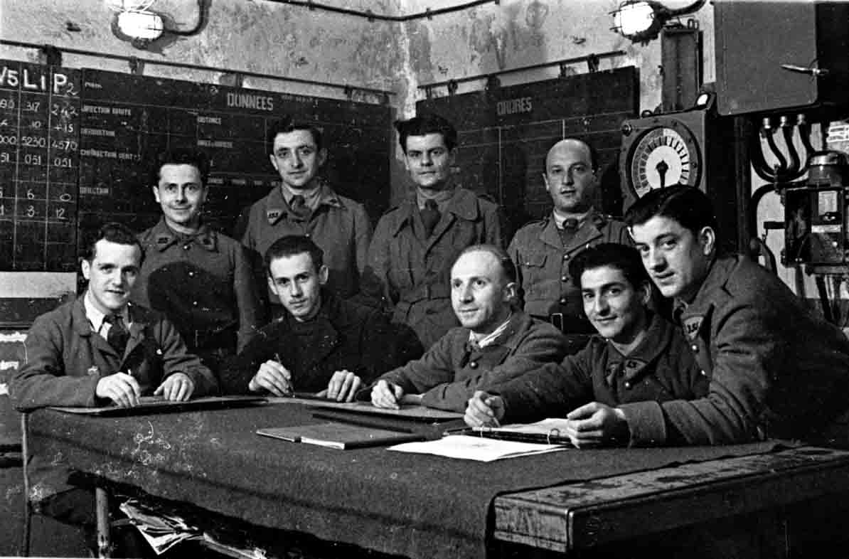 Ligne Maginot - HOCHWALD - (Ouvrage d'artillerie) - Bloc 1
Le PC du bloc et les calculateurs avec le Lt Coquard - Albert HAAS