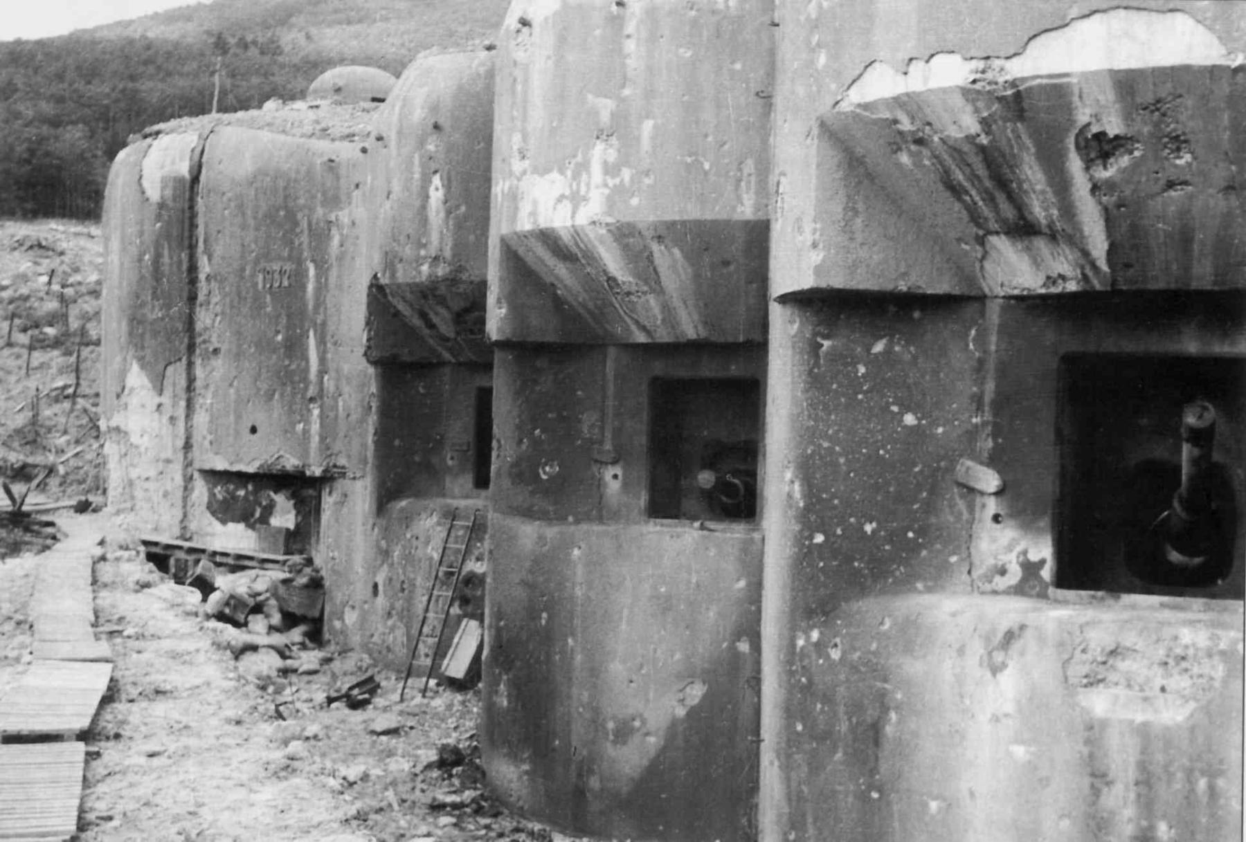 Ligne Maginot - HOCHWALD - (Ouvrage d'artillerie) - Bloc 6
Casemate d'artillerie - Canons de 75 mle 29 - Albert HAAS