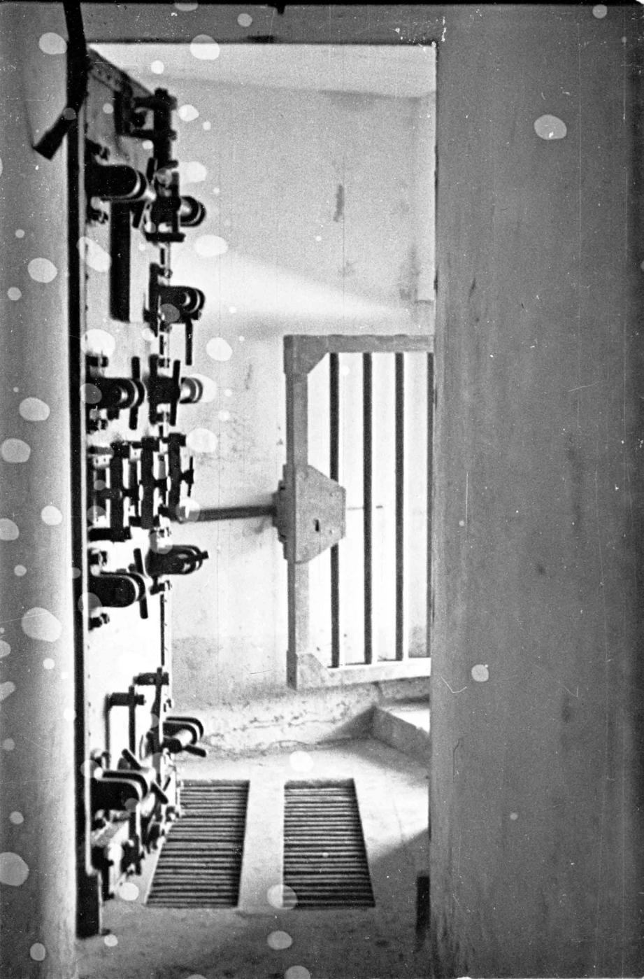 Ligne Maginot - HOCHWALD - (Ouvrage d'artillerie) - Bloc 12
Casemate d'artillerie
Canons de 75 modèle 29
L'issue de secours - Albert HAAS
