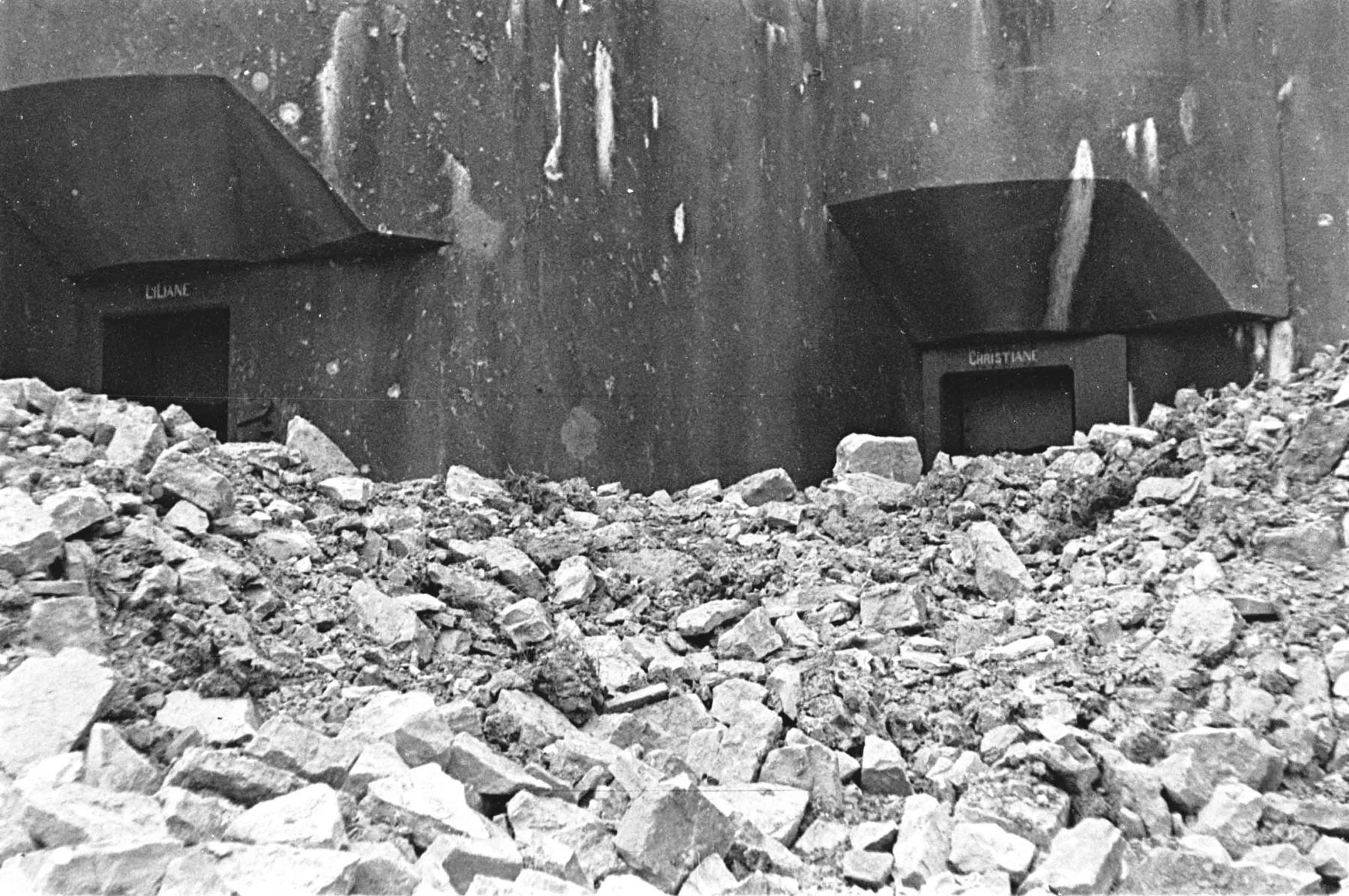 Ligne Maginot - HOCHWALD - (Ouvrage d'artillerie) - Bloc 12
Casemate d'artillerie
Les abords du bloc après les combats - Albert HAAS