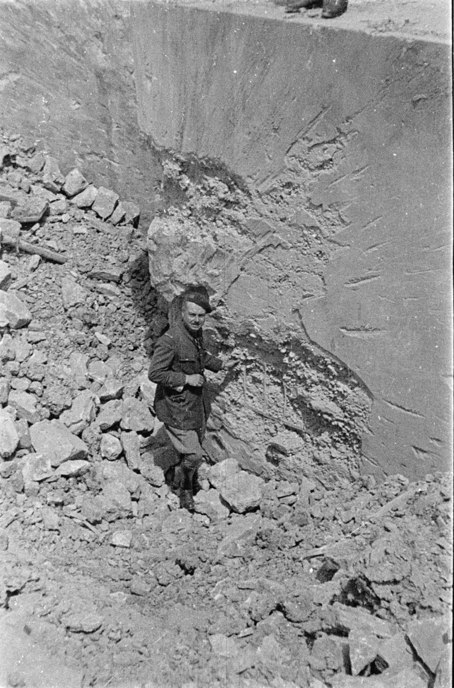 Ligne Maginot - HOCHWALD - (Ouvrage d'artillerie) - Bloc 12
Casemate d'artillerie
Les abords du bloc après les combats - Albert HAAS