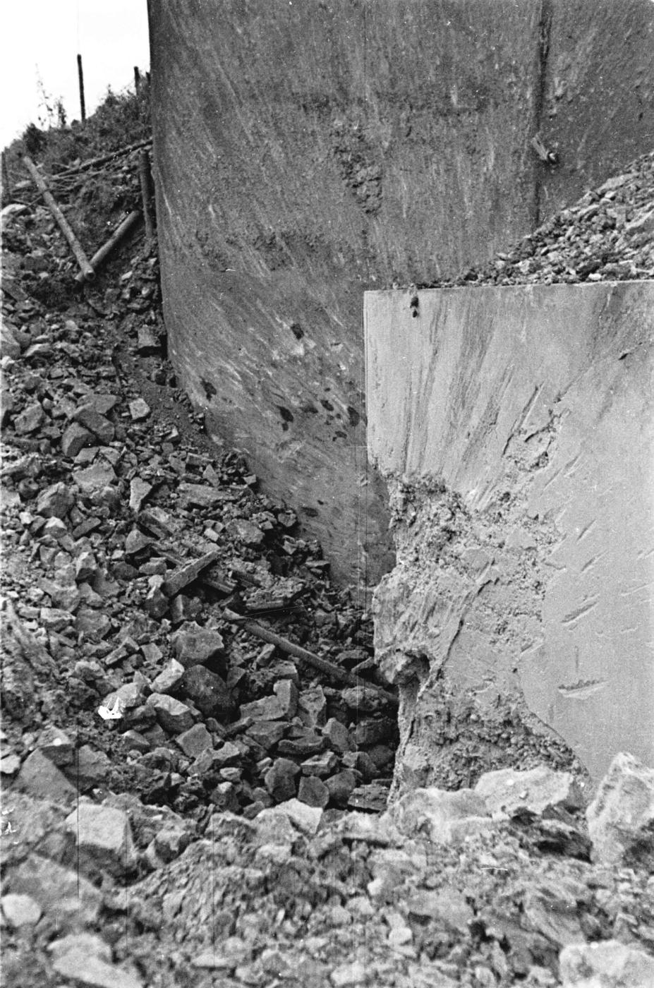 Ligne Maginot - HOCHWALD - (Ouvrage d'artillerie) - Bloc 12
Casemate d'artillerie
Les abords du bloc après les combats - Albert HAAS