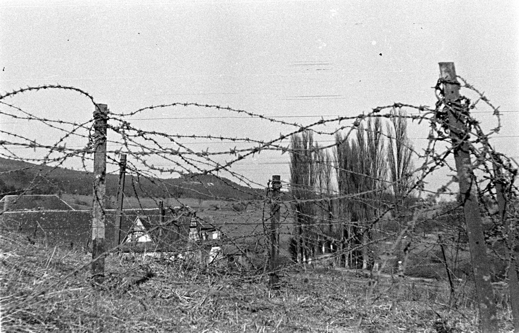 Ligne Maginot - HOCHWALD - (Ouvrage d'artillerie) - La ferme de la Walkmuhl ? au travers du réseau bas du bloc 3 - Albert HAAS