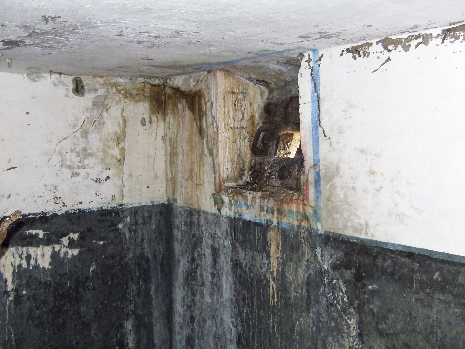 Ligne Maginot - LIEDERSCHIEDT - MAISON FORTE - (Poste GRM - Maison Forte) - Le créneaux N°5 qui flanque la pente. - STENGER Mathieu