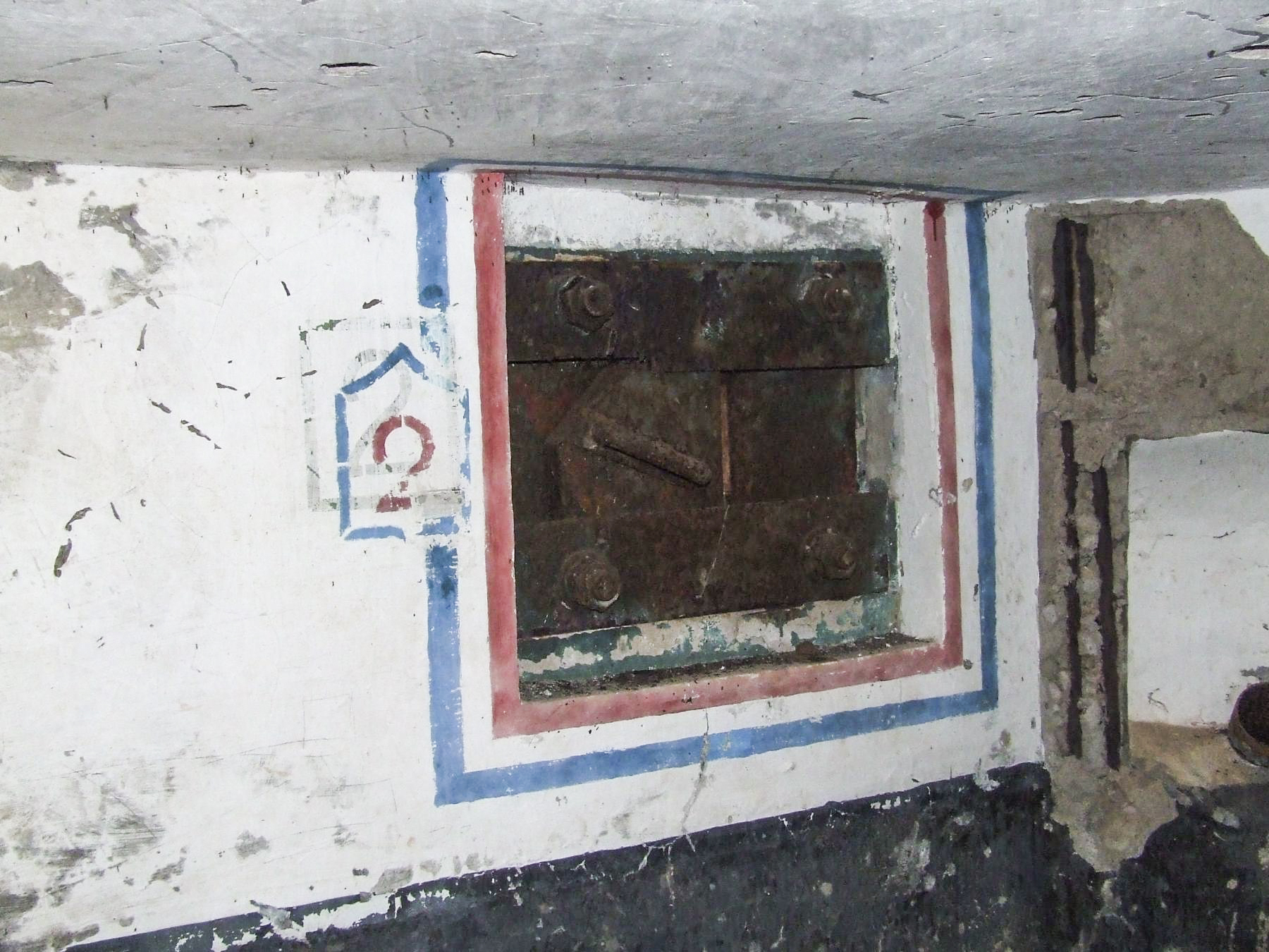 Ligne Maginot - LIEDERSCHIEDT - MAISON FORTE - (Poste GRM - Maison Forte) - Les créneaux sont numérotés et entourés d'un cadre tricolore. - STENGER Mathieu