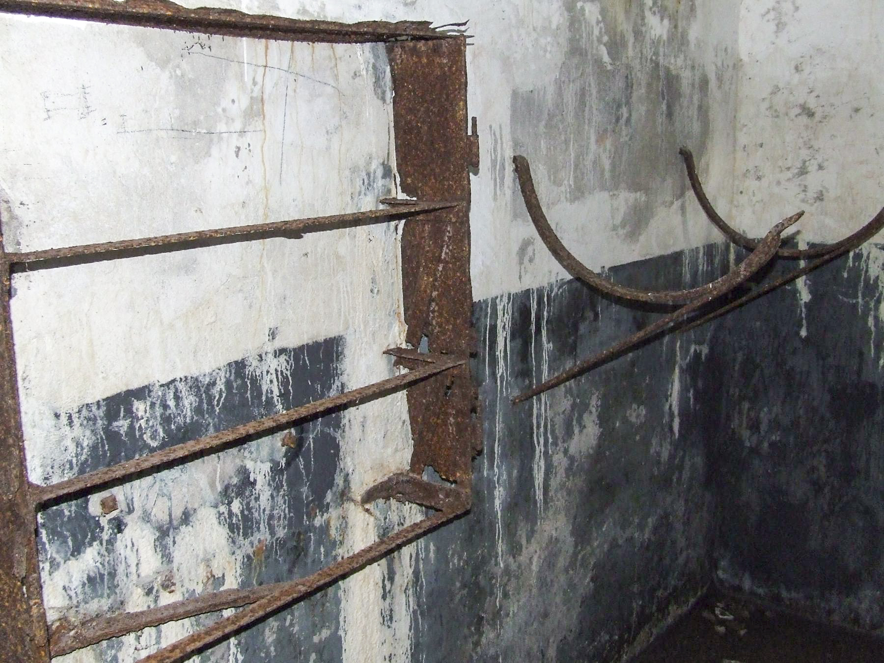 Ligne Maginot - LIEDERSCHIEDT - MAISON FORTE - (Poste GRM - Maison Forte) - Des restes d'équipements. - STENGER Mathieu