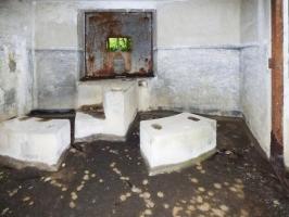 Ligne Maginot - B808 - BOIS DES AISEMENTS - (Blockhaus pour canon) - La chambre de tir
Flanquement droit