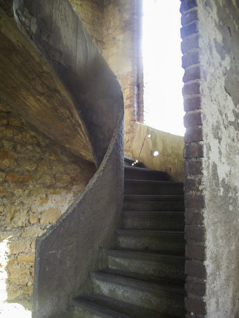 Ligne Maginot - LA FERTE - (Camp de sureté) - Intérieur du bâtiment principal, escalier vue depuis l'entrée. - David HARMAND