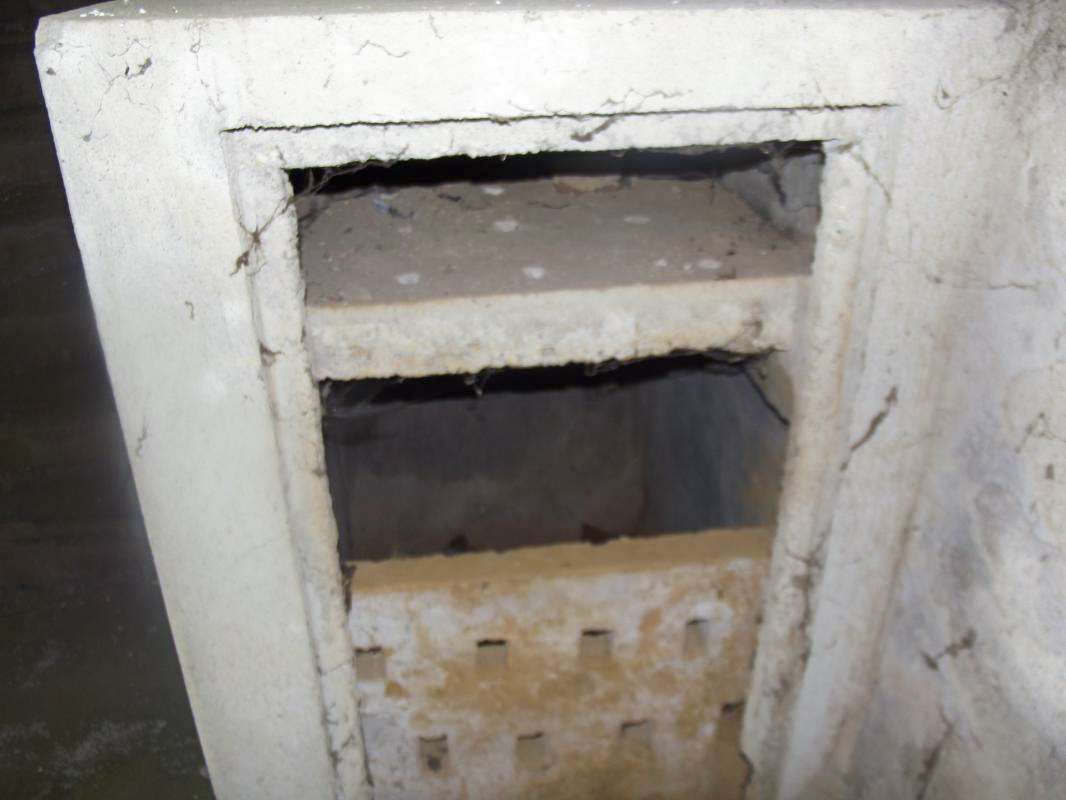 Ligne Maginot - LA FERTE - (Camp de sureté) - Intérieur du bâtiment principal, sous sol, regard d'évacuation des eaux usées - David HARMAND