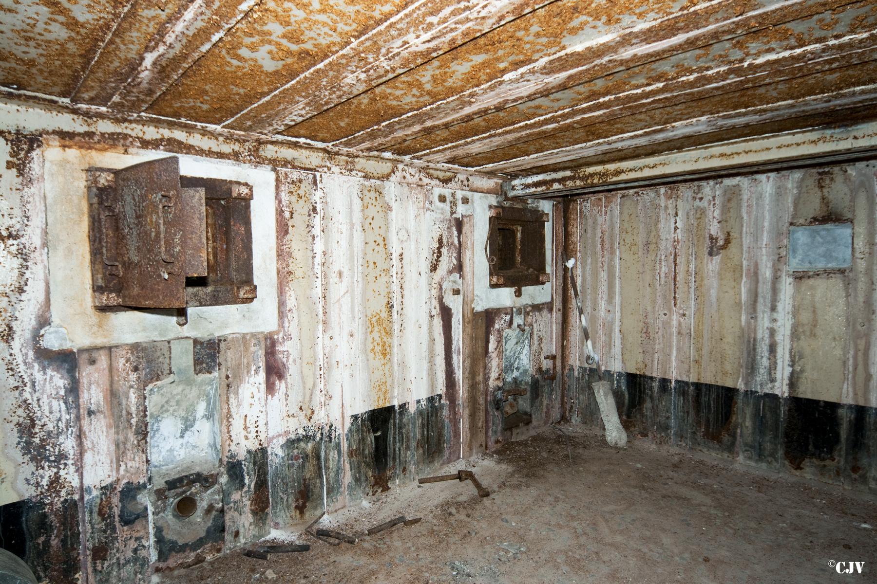 Ligne Maginot - BASSE PARTHE EST - C46 - (Casemate d'infanterie - Simple) - Etage supérieur
La chambre de tir - Lia VERMEULEN