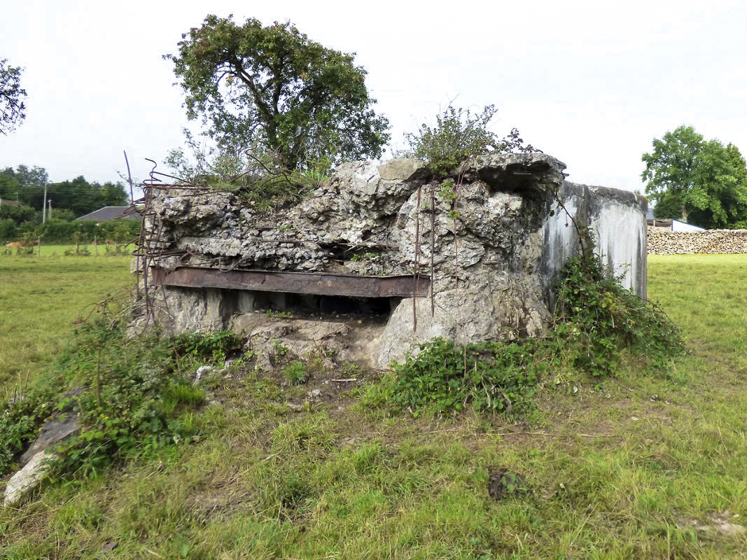Ligne Maginot - B805 - TRIEUX DE BIEFONTAINE OUEST - (Observatoire d'infanterie) - Blockhaus endommagé par les tirs ennemis. - JMBrams