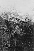 Ligne Maginot - GALGENBERG - A15 - (Ouvrage d'artillerie) - A proximité de l'ouvrage:
Poste de DCA entre Galgenberg et Sentzich
Notez l'utilisation de la mitrailleuse Hotchkiss
sur la photo l'aspirant Edmond Caspard