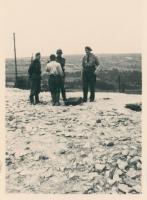 Ligne Maginot - LAUDREFANG - A37 - (Ouvrage d'infanterie) - Bloc 1
Les dessus après les combats
Lutzenfichter (de dos) - René Vion