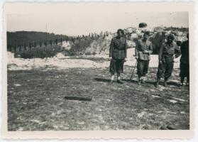 Ligne Maginot - LAUDREFANG - A37 - (Ouvrage d'infanterie) - Bloc 1
Juillet 1940
Lt Cointet - Arnoult (génie) - adj ?