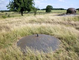 Ligne Maginot - BREHAIN - A6 - (Ouvrage d'artillerie) - Bloc 5
Tourelle de 135 mm avec la cloche GFM du bloc au second plan
