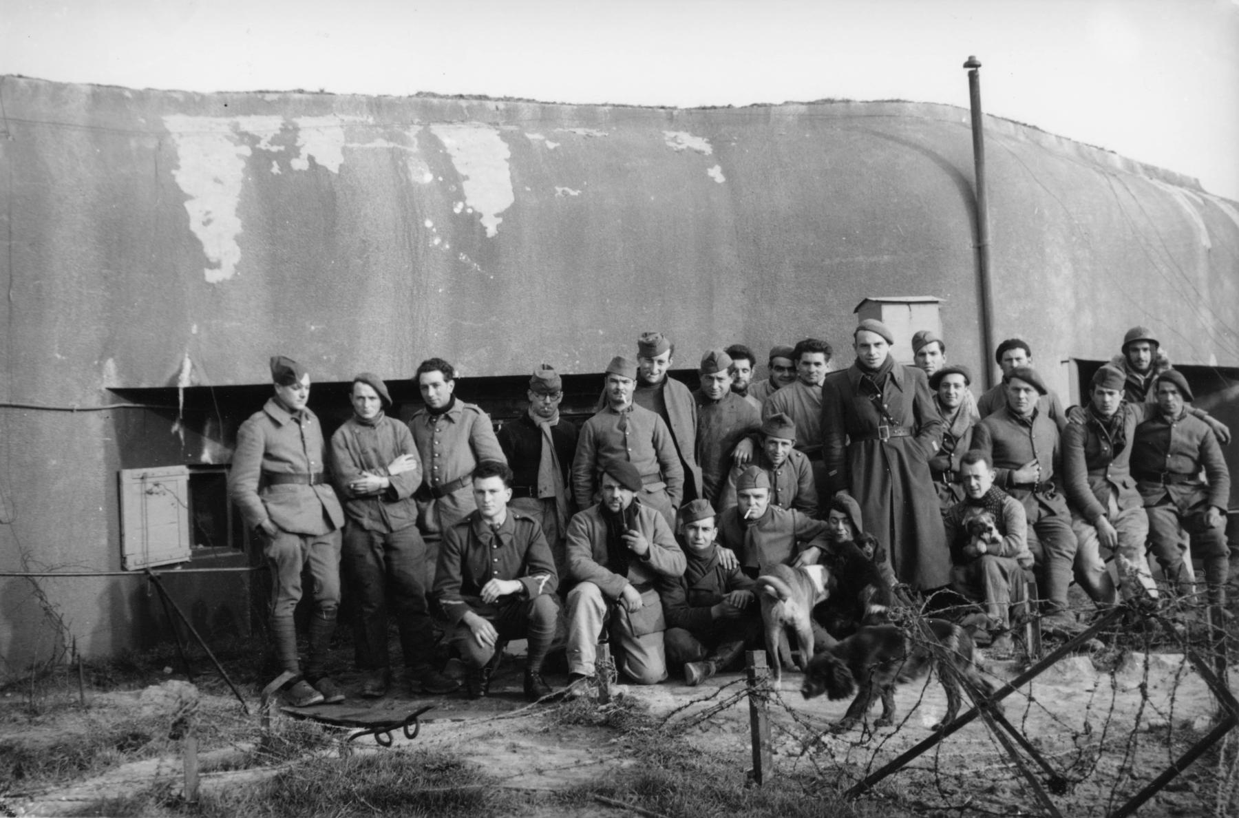 Ligne Maginot - OBERROEDERN NORD - (Casemate d'infanterie - Double) - L'équipage de la casemate
Lt Vialle Henry - Inconnu 