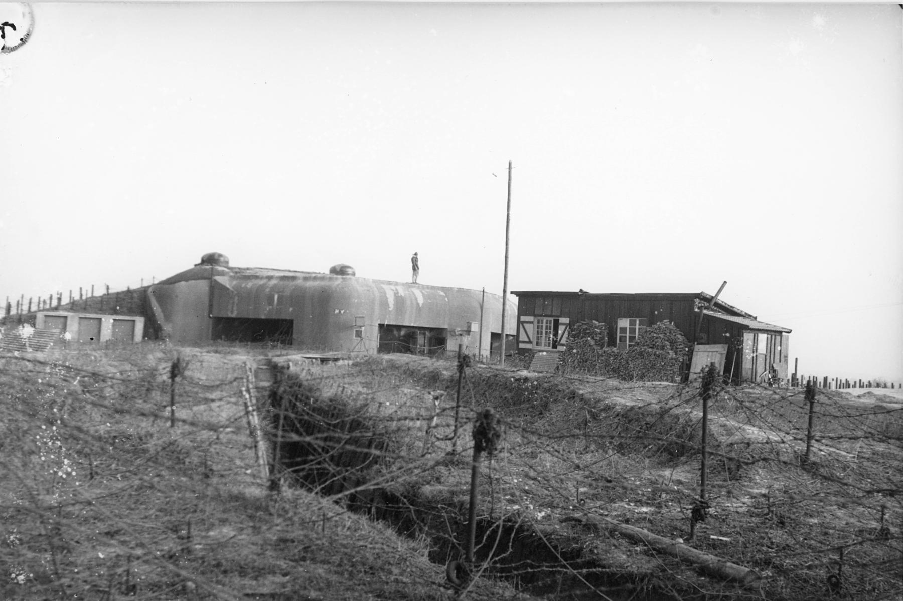 Ligne Maginot - OBERROEDERN NORD - (Casemate d'infanterie - Double) - La casemate et ses abords directs
Noter le baraquement extérieur . - Inconnu 