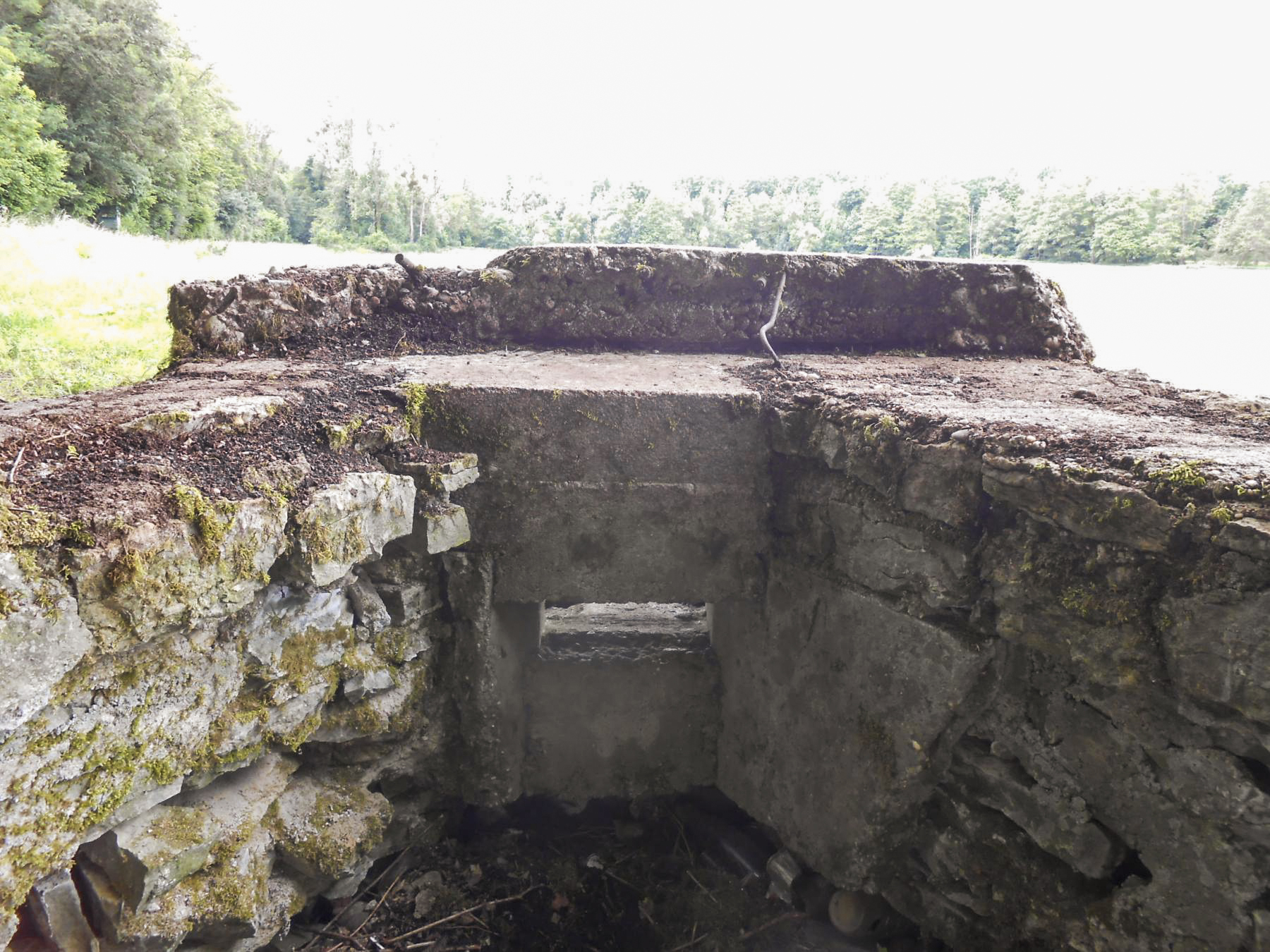 Ligne Maginot - HERBITZHEIM EICHELFELD - (Cuve pour arme d'infanterie) - Vue de l'intérieur vers le créneau - Gérard KUFFLER