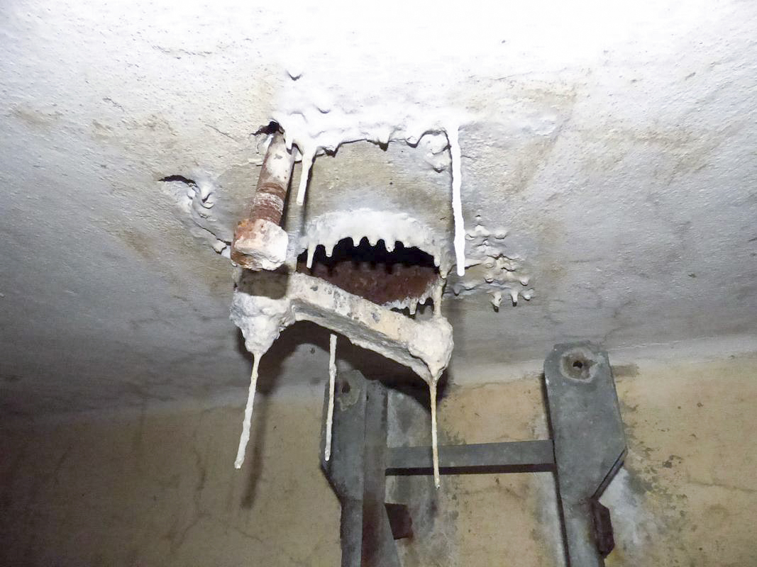 Ligne Maginot - B812 - PAR DELA L'ETANG - (Blockhaus pour canon) - Orifice de passage du périscope - JMBrams