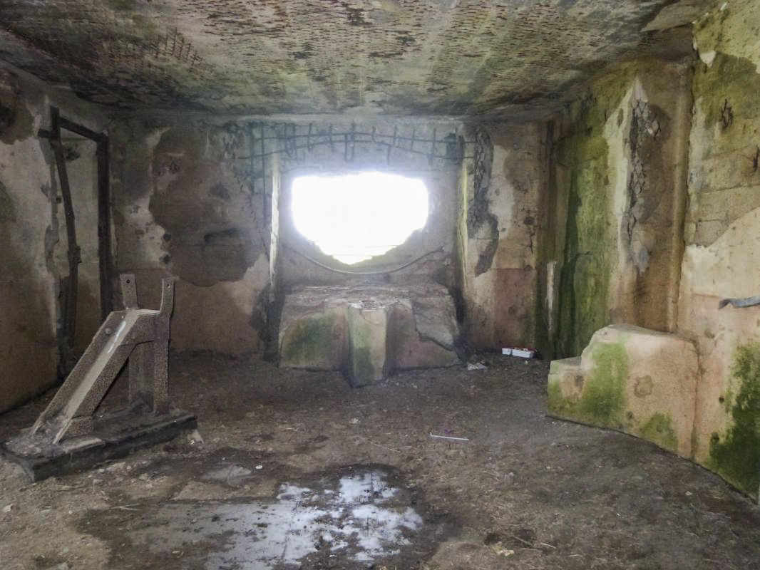Ligne Maginot - B814 - LE CIMETIERE - (Blockhaus pour canon) -  - JMBrams