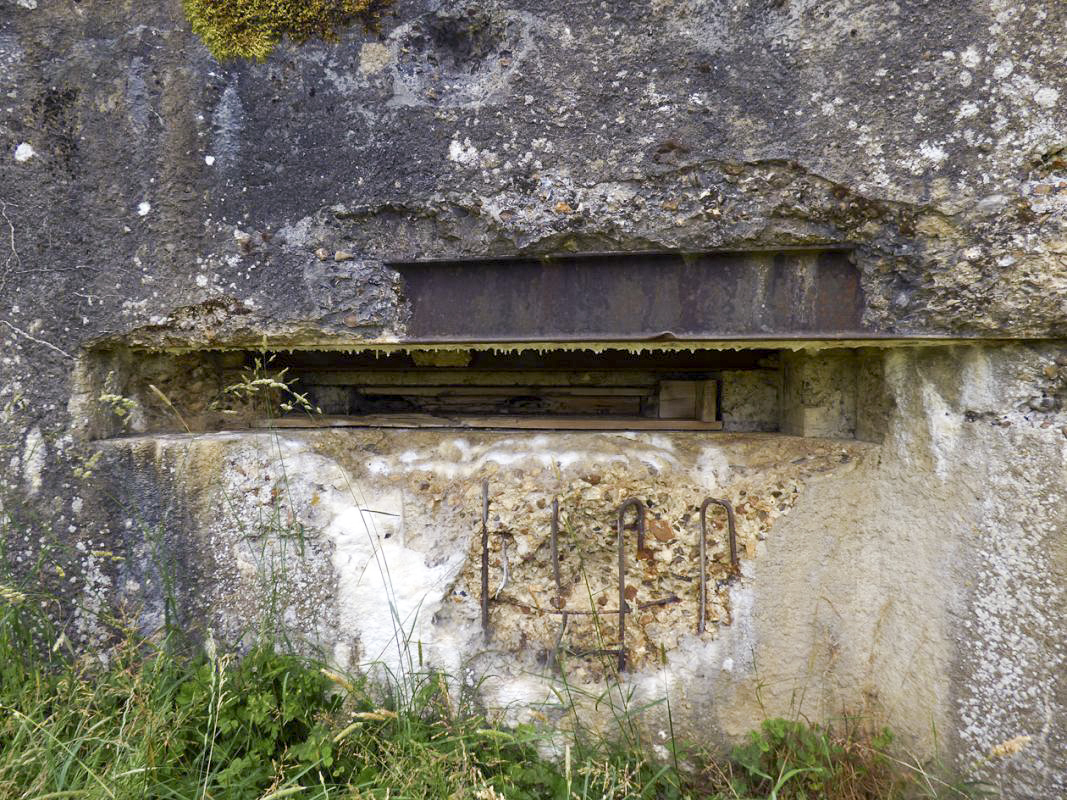 Ligne Maginot - BA33B - QUATRE BRAS - (Observatoire d'infanterie) - Face Nord
Créneau Est - JMBrams
