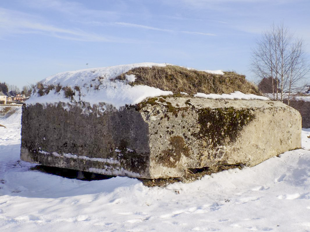 Ligne Maginot - BA82 - ROCROI OUEST 2 - (Blockhaus pour arme infanterie) - Faces frontale et gauche - R Tucker