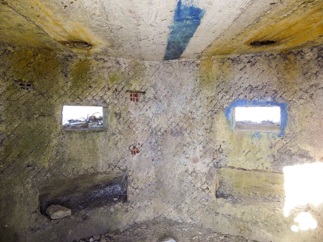 Ligne Maginot - BA82 - ROCROI OUEST 2 - (Blockhaus pour arme infanterie) - Créneaux Hotchkiss - R Tucker