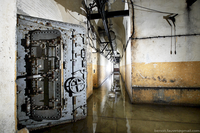 Ligne Maginot - BREHAIN - A6 - (Ouvrage d'artillerie) - Bloc 6
Porte du sas d'accès étanche - FAUVET Benoît