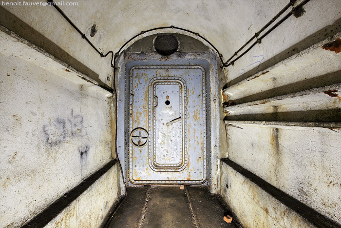 Ligne Maginot - BREHAIN - A6 - (Ouvrage d'artillerie) - Bloc 1
Porte étanche du sas d'accès au bloc - FAUVET Benoît