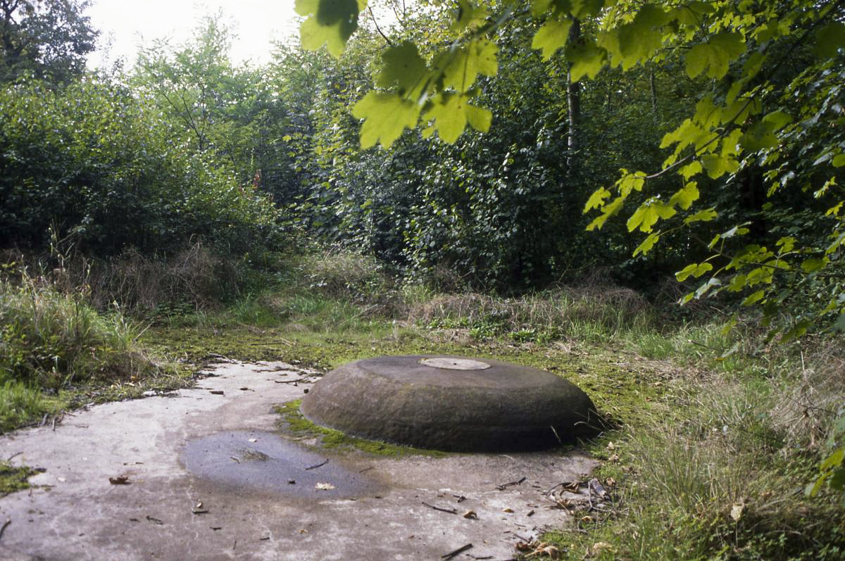 Ligne Maginot - BREHAIN - A6 - (Ouvrage d'artillerie) - Entrée munitions
La cloche lance grenades. - Valentin Hemmert