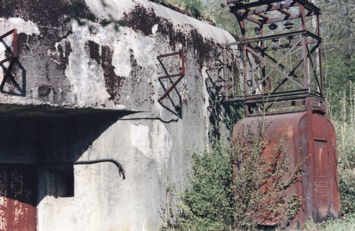 Ligne Maginot - BREHAIN - A6 - (Ouvrage d'artillerie) - Entrée des hommes
Son transformateur - sebach