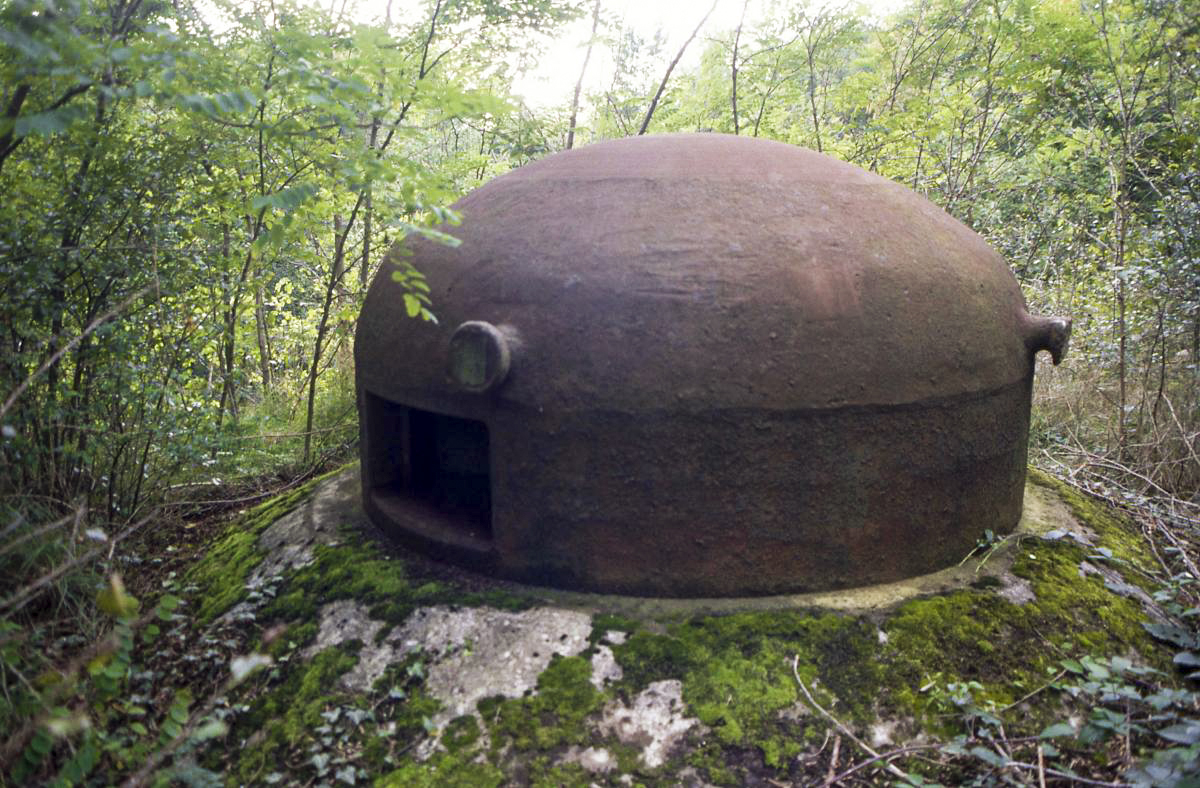 Ligne Maginot - BREHAIN - A6 - (Ouvrage d'artillerie) - Entrée des hommes
Cloche GFM. - Valentin Hemmert