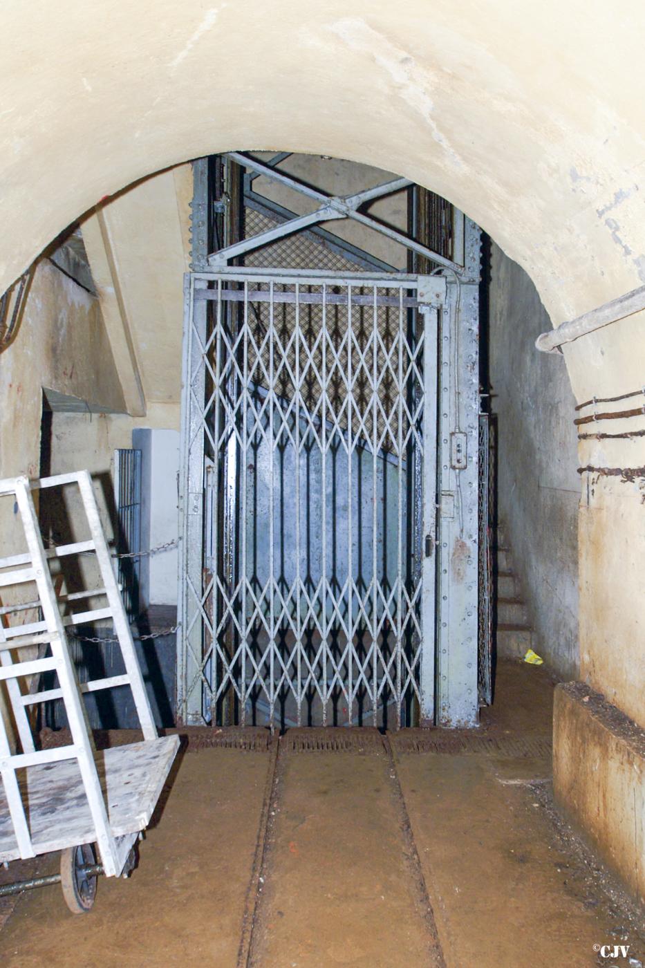 Ligne Maginot - BREHAIN - A6 - (Ouvrage d'artillerie) - Entrée munitions
En bas des monte-charges - Lia VERMEULEN