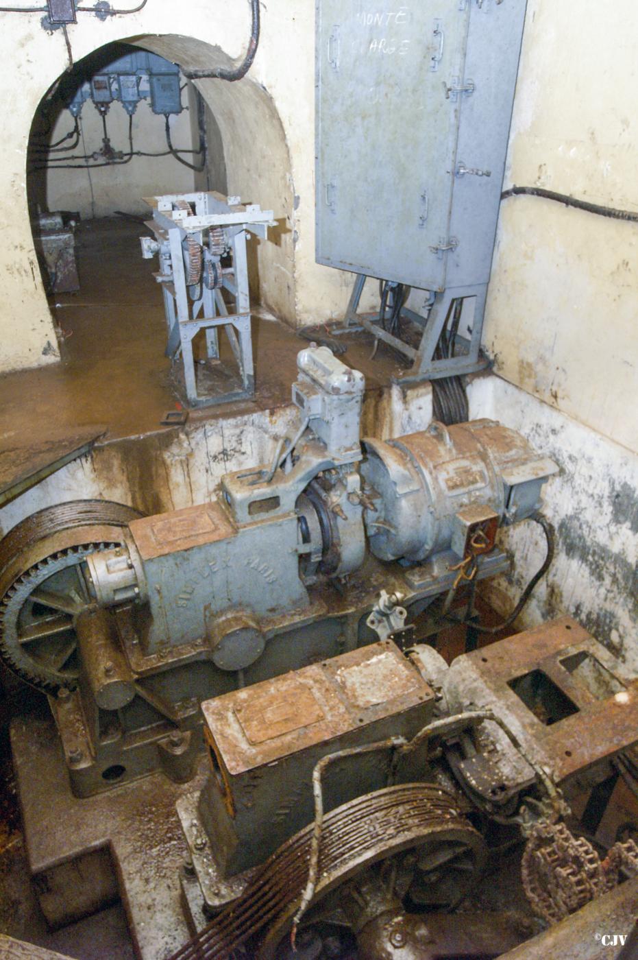 Ligne Maginot - BREHAIN - A6 - (Ouvrage d'artillerie) - Entrée munitions
Les moteurs des monte-charges - Lia VERMEULEN