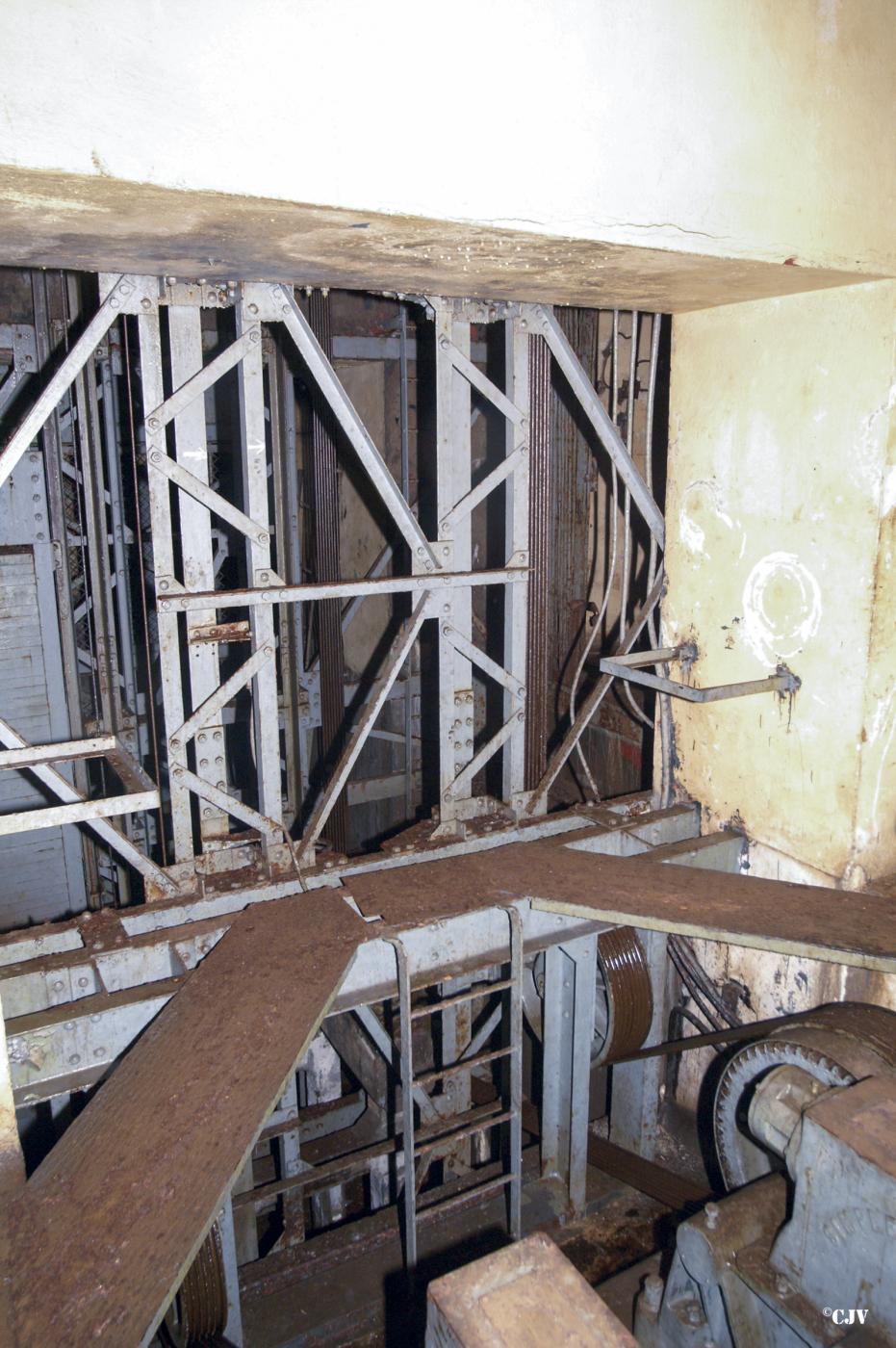 Ligne Maginot - BREHAIN - A6 - (Ouvrage d'artillerie) - Entrée munitions
Cage des monte-charges - Lia VERMEULEN