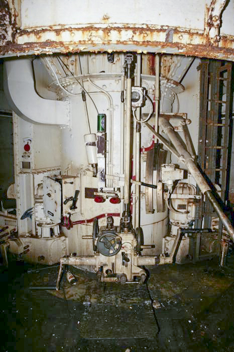 Ligne Maginot - BREHAIN - A6 - (Ouvrage d'artillerie) - Bloc 4
Etage intérmédiaire de l'une des tourelles de 75 mle 33 - HUYGEN Georges